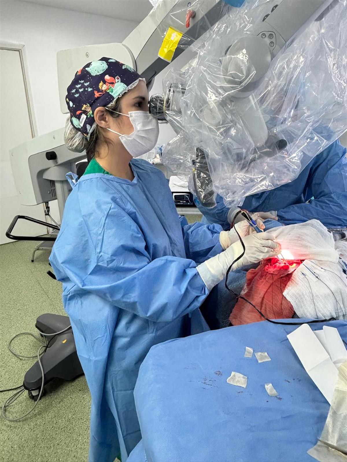 Contexto técnico cirúrgico de forma discreta e educativa